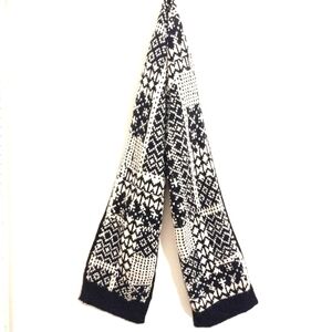 Abercrombie & Fitch Long Knit Black & White Soft Scarf